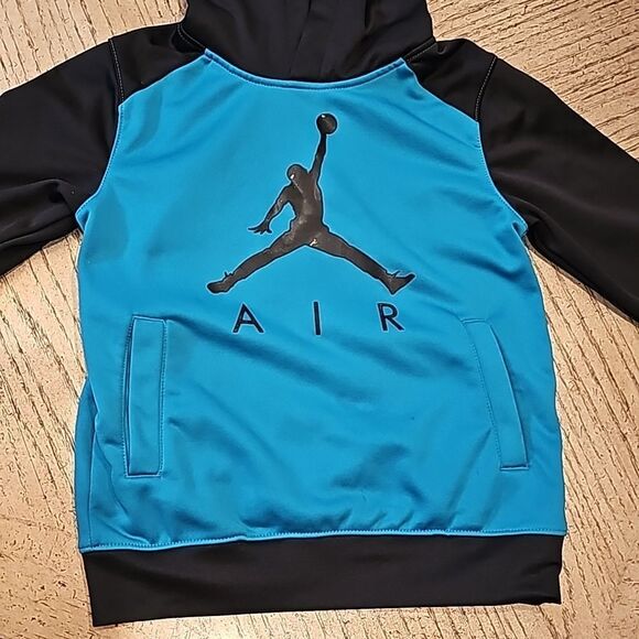 Jordan sweater size 5-6 - Picture 2 of 10